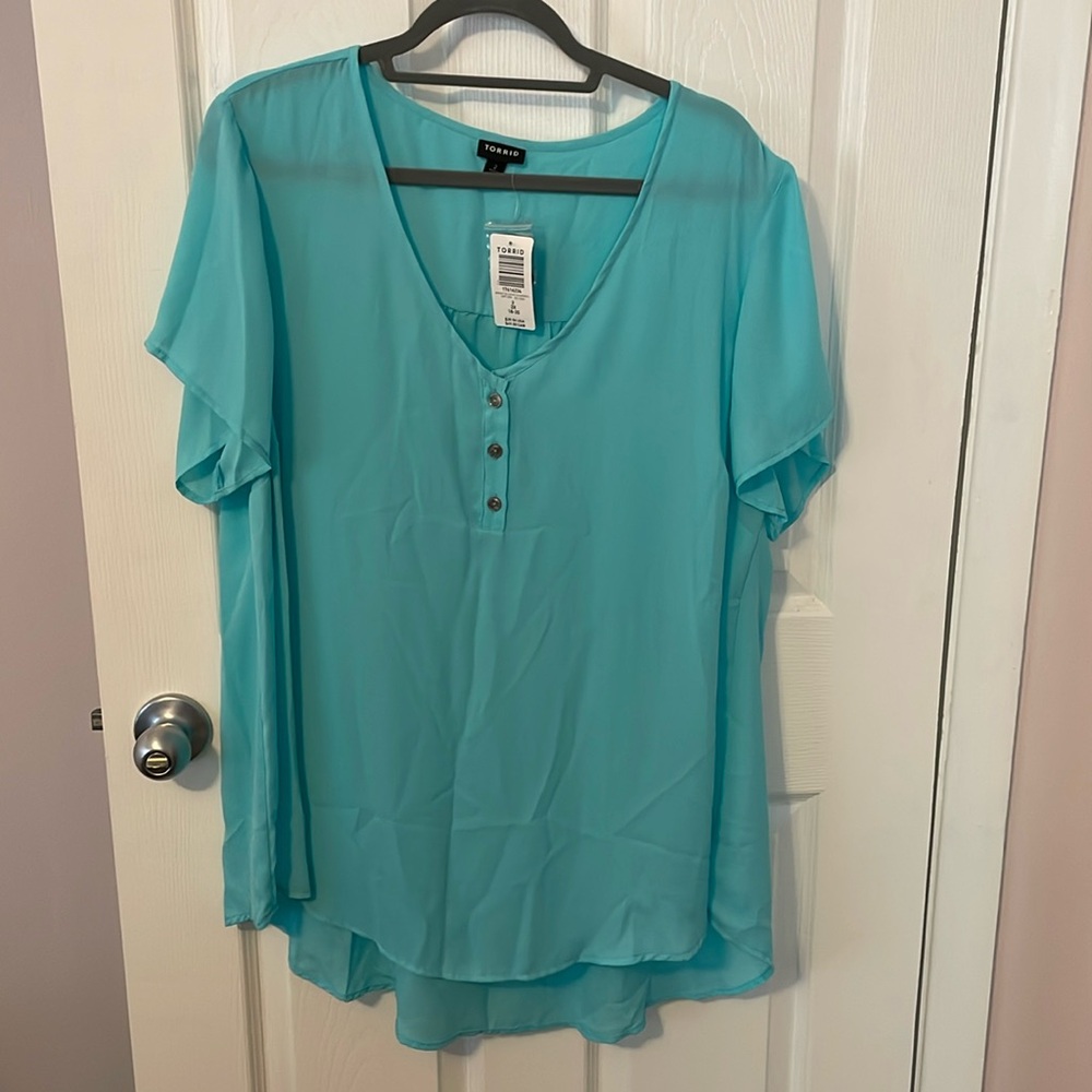 Torrid sz 2 hi-lo top NWT